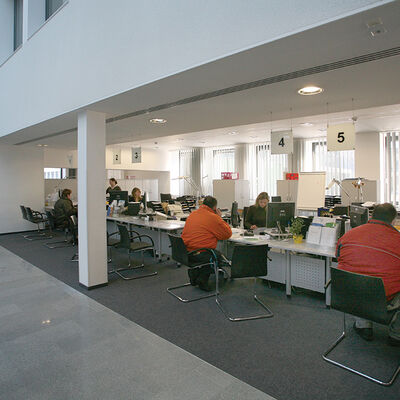 Bild vergrößern: 09-24 (5) Zulassungsstelle Kreishaus nowofoto-2