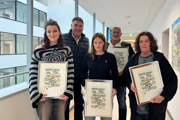 von links Carina Erdtmann, Landrat Mario Löhr, Zoe Boldt, Jörg Hausner und Martina Köppe Foto Kreis Unna