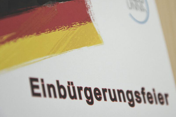Symbolbild Einbürgerungsfeier - B. Kalle - Kreis Unna