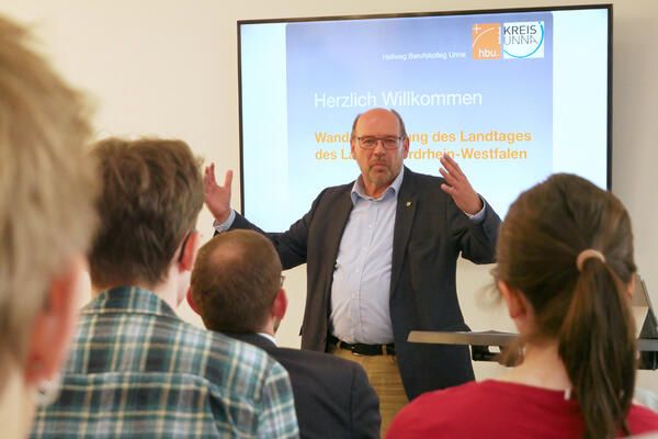 Rainer Schmeltzer bei der Eröffnung.