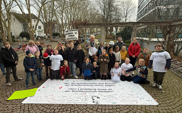 12-10-Protest-vor-Schulamt-Foto-Max-Rolke---Kreis-Unna