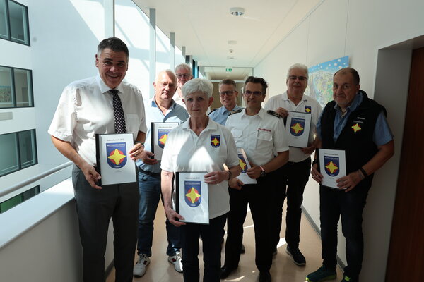 07-16 Übergabe Bericht Notfall Seelsorge Foto Max Rolke - Kreis Unna