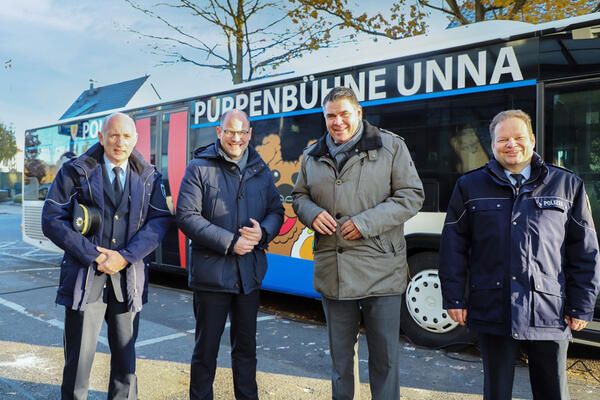 Stephan Zenker (Innenministerium), Gerrit Weber (Abteilungsleiter Polizei NRW), Landrat Mario Löhr und Leitender Polizeidirektor Torsten Juds (v.l.)