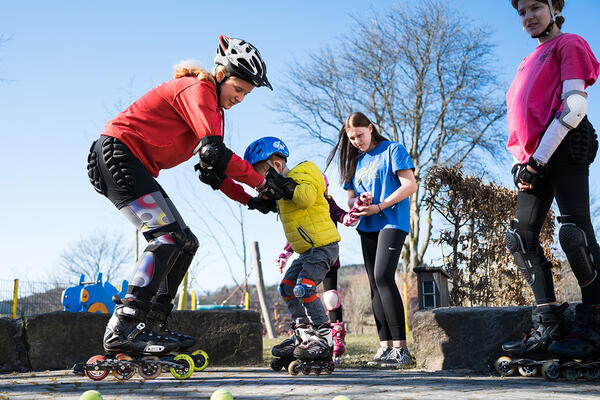 Sporthelfer bei der Übung.