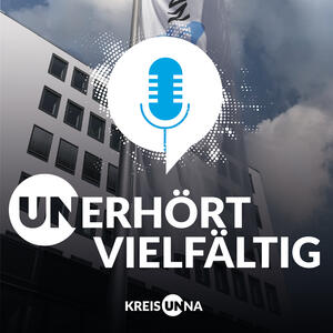 Bild vergr&ouml;&szlig;ern: Podcast Cover Grafik mit Logo