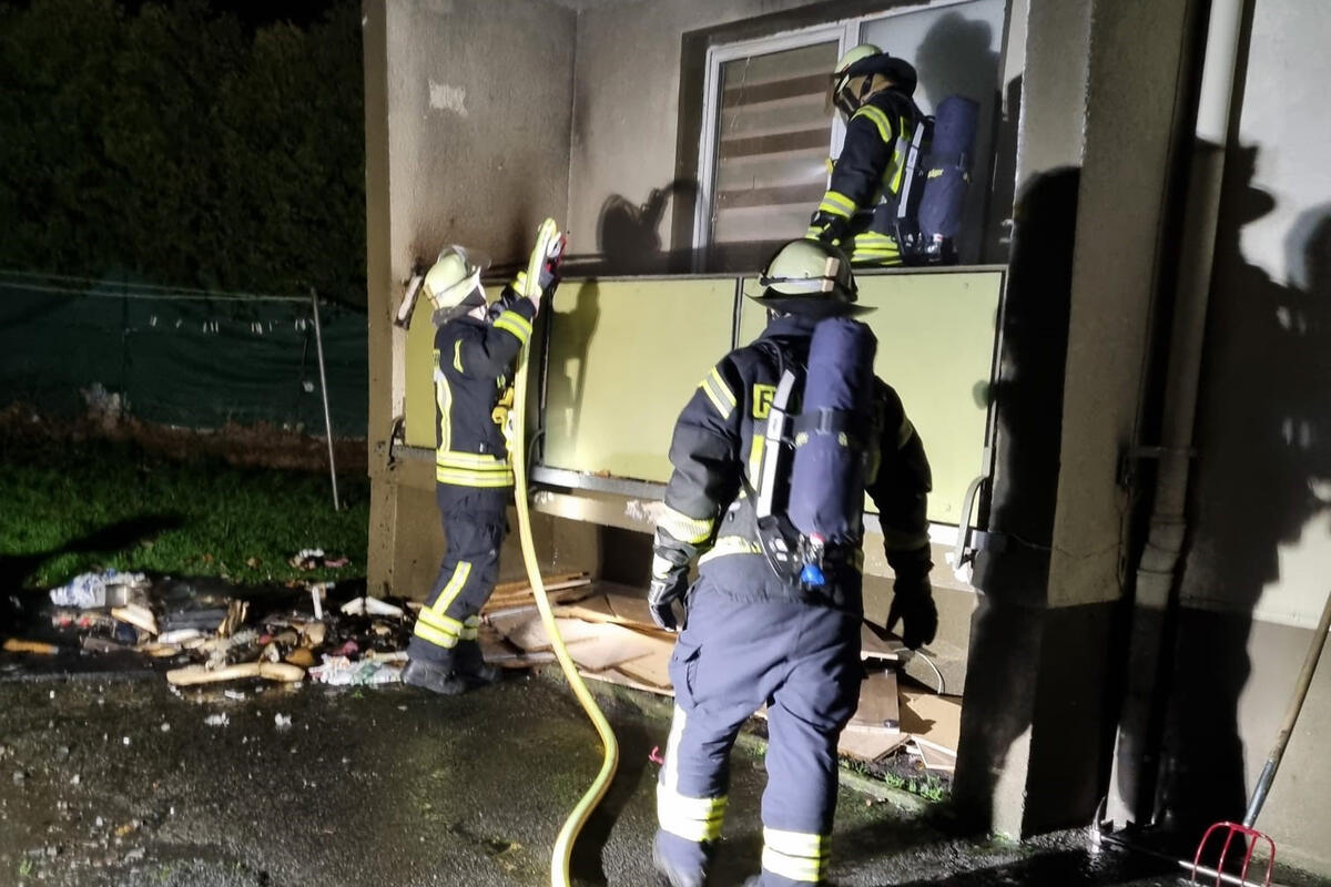 Bild vergrößern: Feuerwehr in Bergkamen Balkonbrand